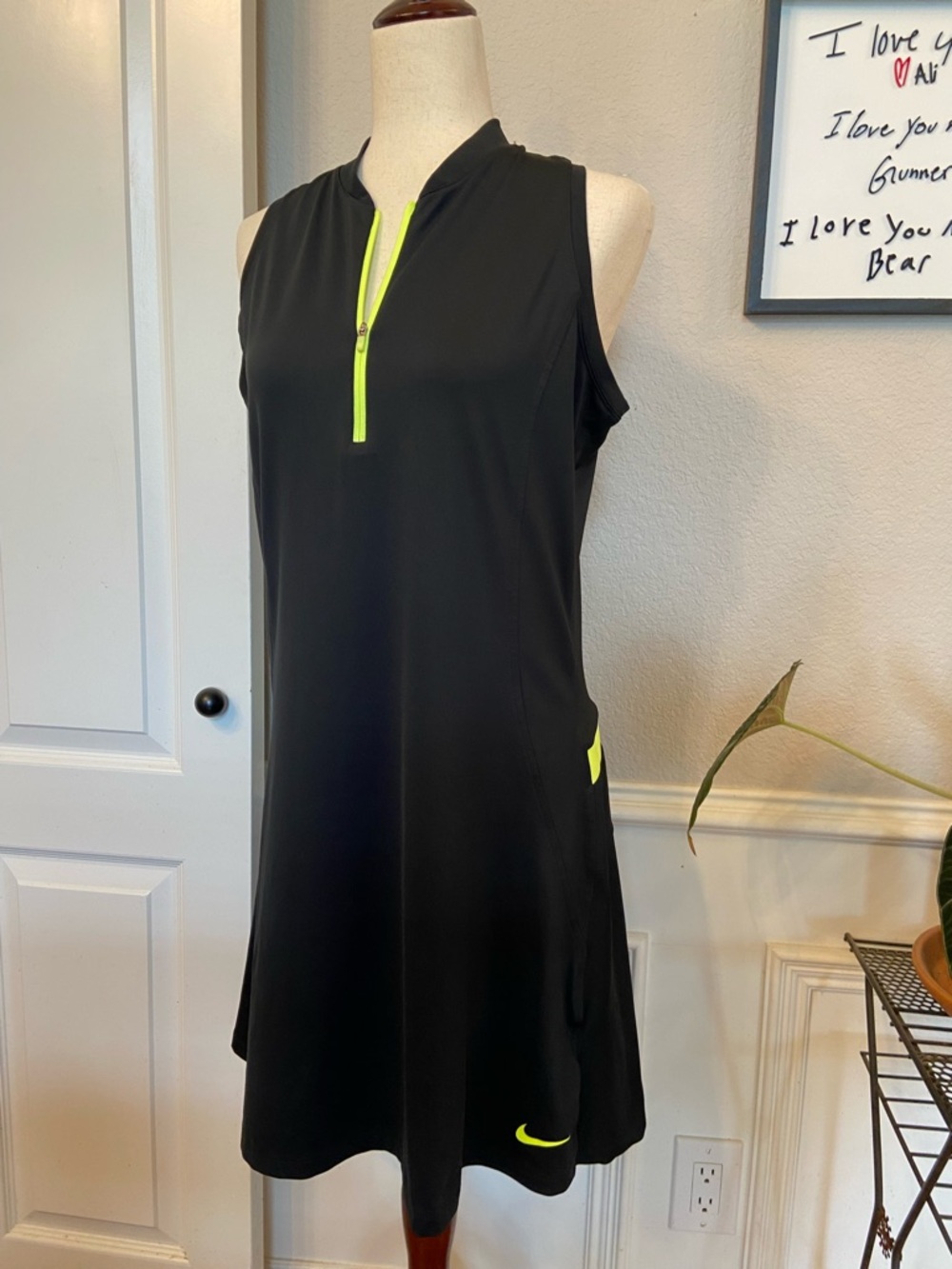 Nike Golf Tour Performance Women’s Dress In Black Size Large Dry fit